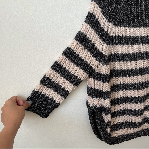 VICTORIA SECRET Wool Alpaca Blend Chunky Sweater - Picture 4 of 8